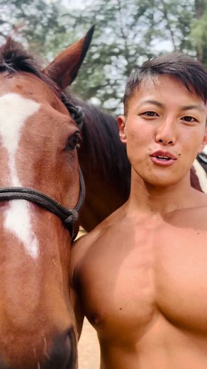 Tarzan Vlogs: Muscle Workouts and Morning Routines