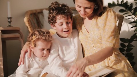 11x14 Gold Picture Frame, Ornate Vintage Picture Frames for Wall or Tabletop Display, 11 x 14 Photo Frame Gold with Real Glass, Display Poster 8x10 with Mat or 11x14 without Mat for Antique Déco