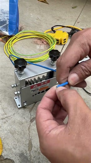 Small Electric Wire Stripping Machine #shortsfeed #wire #copper #HardwareTools