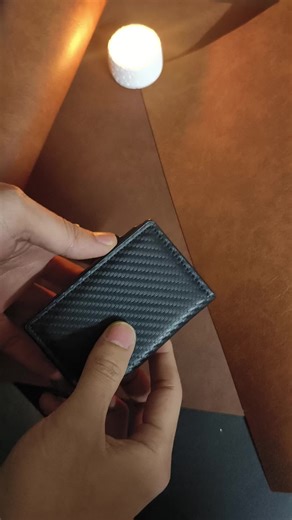 Portefeuille anti-magnétique RFID pour hommes, porte-cartes de crédit en métal mince, porte-monnaie et argent liquide, accessoire durable et élégant pour usage quotidien #hermes #iphonecase #cartier #bagcollection #soldesblackfriday #electronics #mensfashiontips #leathercraft #longchamp #birkinbag #montblanc #menswear #fashionhaul #armani #cargadgets #handbags #gucci #blazer #minibag #menoutfit #schoolbag #mensoutfit #blackfridaynaali #hermèsbags #portefeuille #cadeau #Indispensable