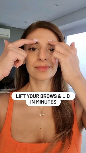 Brow & lid sagging can be caused due to tension in the scalp, temples, forehead and eye muscles . Like any exercise you need to be consistent . Release the tension and strengthen your muscles with some eye exercises. Find the full sequence in week 4 of our 5 wk Face yoga program ✨️ Link in bio to sign up. . . . #browlift #browgoals #naturalfacelift #faceyogaexpert #faceyoga #facegoals #growyounger #facefirst #facefitness #glowingskintips #yogafacial #yogaduvisage | The Face Chi