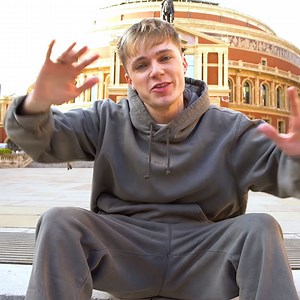 MESSAGE : With 2 DAYS to go until HRVY's global live steam Behind Closed Doors at Royal Albert Hall, check out this msg from HRVY to those who have got their tickets! Have you got yours yet? Click here: https://found.ee/NEhEt  #onair #onairevents #liveevents #livemusic #livestream #HRVY #royalalberthall | On Air | Facebook