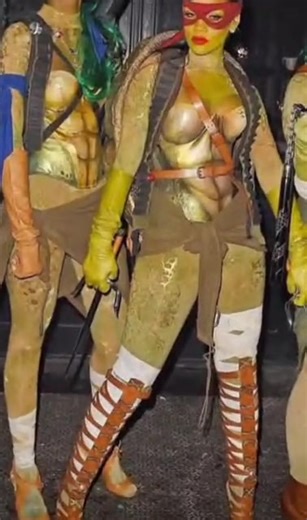 Rihanna's Halloween costume #Rihanna #halloween | Isabelle Wasser