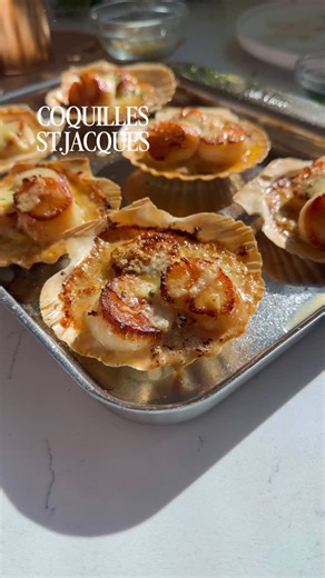 Valentines Mini Series ep.1: Coquilles St.Jacques... COMMENT "RECIPE" and I'll send you the full link! This is one of my favorite recipes ever! I took a few liberties from the classic but all in all, this is awesome. #reels #scallops #recipes #seafood | Food My Muse