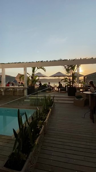 The best sunset (dare we say) in South Africa? If your looking for holiday accommodation in Knysna, you’ve officially found it! #knysna #southafrica #southafricatiktok #gardenroute #traveltiktok #travelbucketlist #sunsetlover