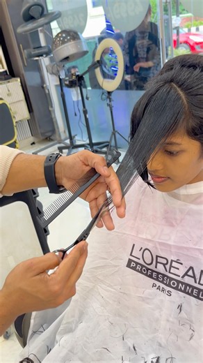 Curtain Bangs haircut 💇‍♀️ #youtubeshorts #foryou #haircut #mjnailsart #beauty #growthmindset