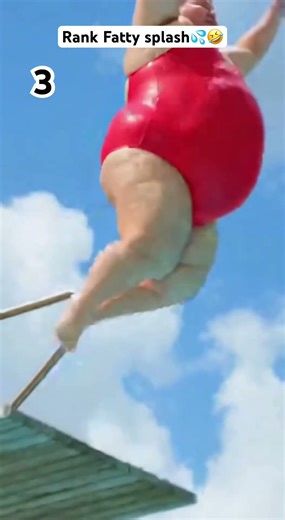 Ranking fatty splash in pool💦 in comments 👇🤣🤣 #splash #pool