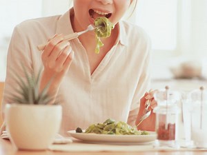 ドカ食いで太らないためのタイプ別ダイエットテクニック [食事ダイエット] All About
