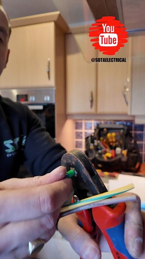 Connecting A Hob #electrician #electricians #electriciansoftiktok #electriciansdoitbetter #electriciansofinstagram #electricianstools #electricianshit #electricianstuff #electricianlife #electriciantools #sparky #sparkylife #tools #toolstoday #toolsofthetrade #wireless #switch #viral #DIY #howtotiktok | Sota Electrical Ltd