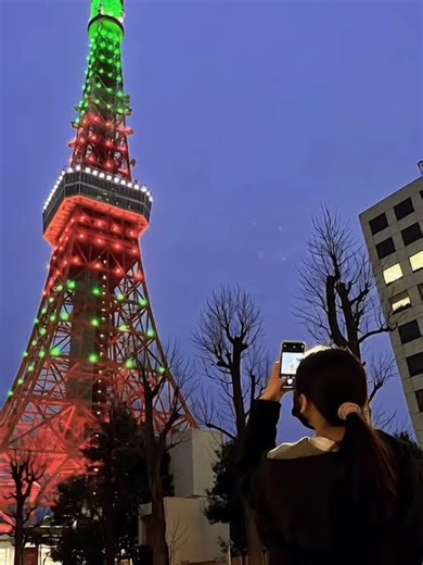 東京タワー🗼が赤と緑に輝く日！🎄 特別なクリスマスイルミネーション #도쿄타워 #tokyotower #東京タワー #도쿄 #tokyo #일본여행 #japan #travel #일본 #日本