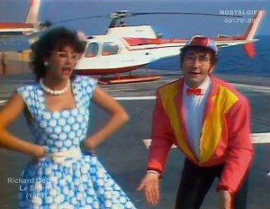 80's... "Le Sampa" : chanson qui figure sur la B.O. du film "Le Maître d'école", avec Coluche dans le rôle principal... Elle donne l'occasion à Richard Gotainer de mettre la danse à l'honneur, en laissant toutefois de côté les pas compliqués et en privilégiant l'humour. Il fête aujourd'hui ses 75 ans. Joyeux anniversaire, Richard ! #RichardGotainer 🚨 Retrouvez Richard Gotainer sur le double DVD "Platine 45" disponible ici : 👉https://bit.ly/3TU3a8v | Nostalgies 60'-70'-80'