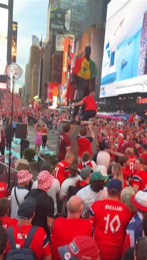 #senegalaise_tik_tok #timessquarenyc #fypシ #woldcup2026 #viralvideo | Times Square New York