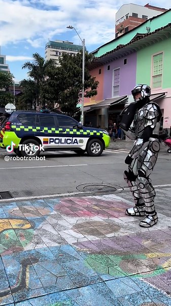 El sonidito ✌🏻🎶#robot #dancing #mexico #robotron | Robot