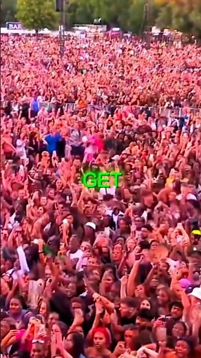 Crowd roars to Roddy Ricch's The Box🔥🥶