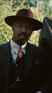 Gemeinschaft, Zusammenhalt und Freundschaft gegen alle Widrigkeiten. Vor und hinter der Kamera. #SinnersMovie geht unter die Haut – jetzt nur im Kino | Warner Bros. Pictures