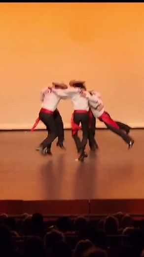 La Pequeñita - Polka Chihuahua Dance Performance