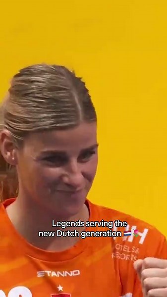 The team assisted her, and she delivered with flying colours 🎨 8/8 from Bo van Wetering in the match that sent the Netherlands through to the main round 🇳🇱 #handsupformore #GERNED2025 #handball #netherlands #nederland