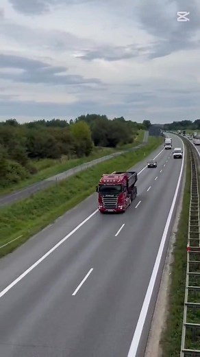 Grupa Ludwikowski widziana na trasie, realizując kolejne zlecenia z dostaw materiałów sypkich 💪 Zapraszamy do współpracy ! 🌐 Www.grupaludwikowski.pl ☎️ 667-712-527 ☎️ 663-024-105 ☎️ 783-660-861 | Grupa Ludwikowski