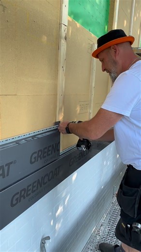 Hamburger Blechwerk on Instagram: "Zeitlose Fassade von Hamburger Blechwerk wird in div. Farben geliefert . Die nachhaltig Brandsichere Verkleidung kann abfalfrei umgebaut und universell verwendet werden . Eben Made in Hamburg. ♻️. Zeit für eine Schulung ? #ortgang #kassettensystem #bau #architektur #hausbau design roof rooferslife hamburger_blechwerk design zimmerer zimmerermeister hamburg giebel detail detailing minimslism steellismus steellistisch architecture archi architect dakdekker @sven.