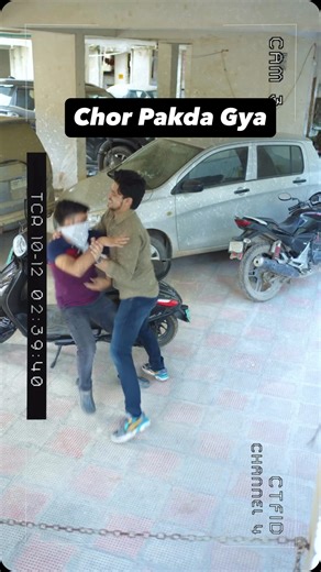 28M views · 31 reactions | Not just smart. The Chetak is street smart.⚡ With app connectivity, integrated maps, and reverse mode...this isn’t just an EV, it’s a ride from the future! Metal body, TFT touchscreen, 35L boot, 153km range – sab hai isme. Aur kitna padhoge, jaake test drive karlo jaldi se! This Chetak 3501 starts only from ₹ 1 22 500/-* #bajajchetak #digidoty #reels #instareels #india #bajaj | Digidoty | Facebook