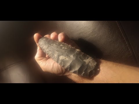 Rock to large blade flintknapping