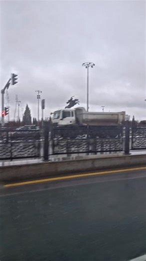 BAHROM on Instagram‎: "Masterful technique transforms fruit gathering into art. A skilled worker performs a mesmerizing maneuver that seems almost effortless. With a swift extension of the arm, he sends most of the fruits flying forward, only to pull the bucket back in one seamless motion. This technique happens so quickly, precisely, and smoothly that it looks like a single, flowing movement. The use of centripetal force is key here – as he extends, the fruits are thrown outward, and with perfe