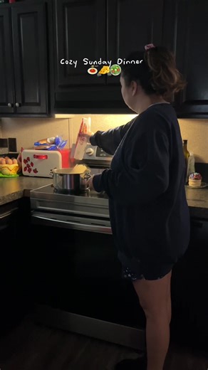 no glam, just comfort food cozy Sunday dinner 🍝 @Rao’s Homemade @Walmart #dallascontentcreator #cozycreator #cozysunday #homemadefood #cozymeals