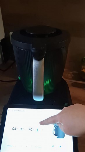 🍫 Des roses des sables régulières, faciles à réaliser et à démouler.. c'est possible grâce à nos moules Guy Demarle et accompagner du Thermomix 💚 Ici, j'ai utilisé le moule 30 mini tartelettes.. comme quoi, on peut l'utiliser autrement 😉 🛍️ Commander en ligne ? Facile ! 🙋‍♀️ Conseillère : Marlène Teilhol 52190 ➡️ Cliquez ici pour accéder à ma boutique personnalisée : 👉 https://boutique.guydemarle.com/?s=Pausegourmande 🎁 Bonus pour les nouveaux clients ! Utilisez mon code de parrainage : P