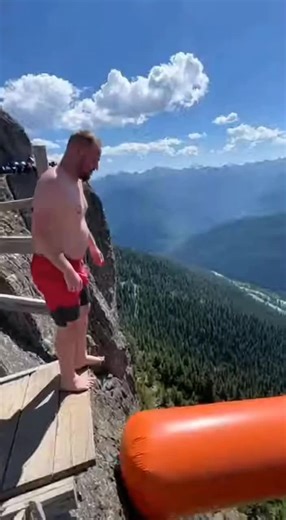The Moment She Jumped… The Crowd LOST IT 😱 | Extreme Net Jump ”#ExtremeJump #ViralMoment