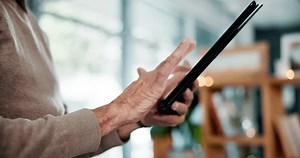 Rollen, Hände und Senior Mann mit: Stockvideos & Filmmaterial (100 % lizenzfrei) 3492687097 | Shutterstock