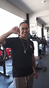 TRÍCEPS EN POLEA: qué debo tener en cuenta? 👇🏻 ⭐Espalda recta, rodillas semi flexionadas y leve inclinación del torso hacia adelante ⭐Los codos no se separan del cuerpo ⭐La cabeza sigue la línea de la columna ⭐Los codos se estiran completamente siguiendo la línea del hombro 💪💪 #SINEXCUSAS #SINLIMITES #colima #dynamik #dynamikfitnesscenter #gym #gimnasio #manzanillo #fitnesscenter #fitness #SinExcusas | Dynamik Fitness Center