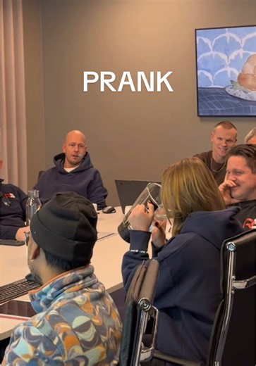 Prank på Fredagsmøte med Anything But a Cup