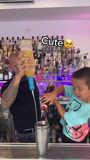 Cute🥹 #bartendingtiktok #bartenders #bartenderfreestyle #bartendertricks #bartenderlife #LiveOutlandish