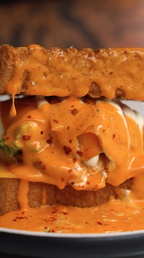 EGG DROP SANDWICH mit JUPITER JONES Sänger NICHOLAS MÜLLER #Münster #jupiterjones #nicholasmüller #wilma #frühstück #food #essen #restaurants | Sturmwaffel