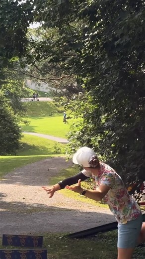 Kona Montgomery on Instagram: "Hole 14 394ft Nokia Disc Golf Park-The Beast🦁 What would be harder for you? -committing to the angle Or -getting the distance"