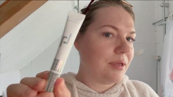 I tried Trinny London's Miracle Blur Diffuser and I'm wowed by the results