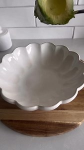 Egg smash lettuce boats! My egg smash recipe always hits with you guys 🔥 So thought we could try @on.trac5 idea of using lettuce instead of toast 👌 This one requires minimal ingredients, plus eggs are one of the best superfoods filled with vitamins & minerals, healthy fats. Enjoy 🥰 By @noaawilliams Ingredients: •1/2 avocado •2 tbs light cream cheese or cottage cheese, 40g •2 boiled eggs, a little yolk is always yum •tiny squeeze of lemon juice •salt & pepper to taste Garnish: Honey, chilli fl