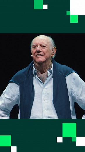L’anziano attore entra in scena mettendo fine all’attesa, la magia del suo teatro si compie per un’ultima volta ancora. Dario Fo con "Mistero Buffo” a Roma il 1 agosto 2016. Questa sera in prima serata alle 21.20 su #Rai3. Rai Documentari RaiTeche Rai | Rai3