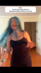 🎉Holiday Sales is gonna be over soon! The Singing Course for Visual Learners is at a discounted price for the last time.. Enroll today and start your vocal transformation Comment “xmas” and i send you more info💜 🎤 How to Breathe & Engage Your Core When Singing High Notes 💨 💡 Expand your ribs and lower abs — not your shoulders.⬇️ Breathe low (imagine an arrow going down).As you inhale, your diaphragm moves downward and your lungs expand — not your shoulders.💪 When you sing the note (exhale)