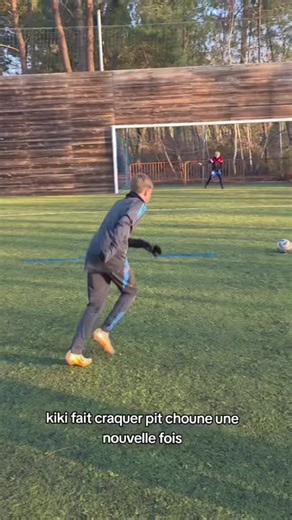 Kiki vs Pitchoune: Battle of the Primates