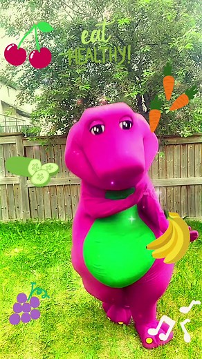 Barney loves snackin on healthy food!😋 #barneythedinosaur #dancealong #childhood #nostalgia #kids #healthyfoods #snacks #duetwithme #pbskids #90skids #fyp