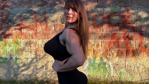 #bodybuilding #fitness #fit #fitnessmodel #gym #woman #womanpower #strongwoman #muscle #bicep #workout #training #sun #girlswholift #she #body #hair