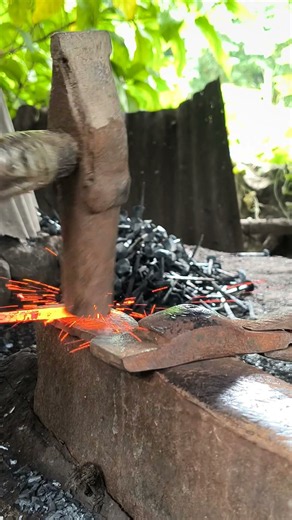 Sledgehammer Power vs White Hot Carbon Steel! #Blacksmith13 #SeattleSteel #AnvilAction #ForgeCraft