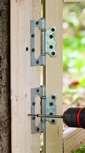 We made a wooden table around a tree | 5-Minute Crafts Men