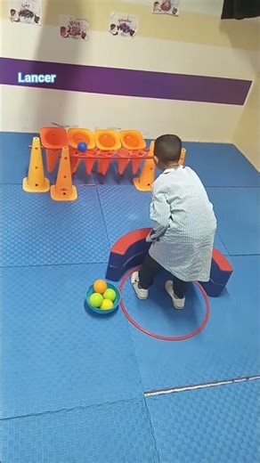 Les maternelles : *Motricité : Lancer avec précision.