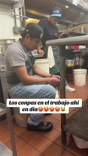 Los conpas en el trabajo ohi en dia 🥵🥵#enparatiiiiiiiiiiiiiiiiiiiiiiiii #foryou #fyp #videoviral #fyp 🥵🥵🧑‍🍳