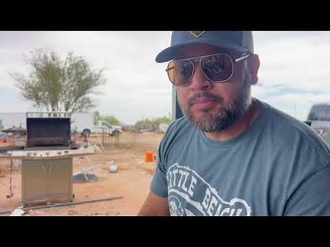 Tasty Garlic Butter Crabs / El Marisquero Mapache