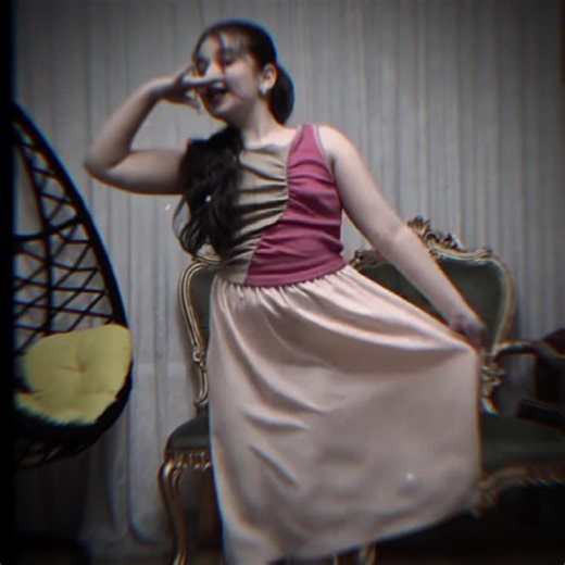 Garam mast dance please 💃🥰 under review My video 🙏🏻🥺 #fypeviral #foryou#dance #nazia12#foryoupage