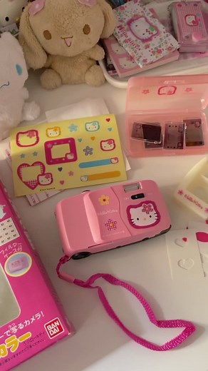 hello kitty film camera🌺✨ #unboxing #sanrio #kitty #cutestuff #deskdecor #fyp