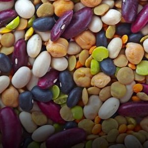 Pulses are full of nutritional benefits, but that's not all. They're also good for our soils! 📽️Watch to find out how these tiny nutritious seeds help us combat climate change and protect our soils as well as other natural resources👇 #LovePulses #WorldPulsesDay | Food and Agriculture Organization of the United Nations (FAO)